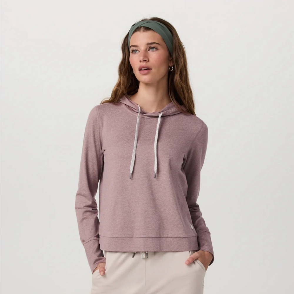 Vuori Halo Essential Hoodie. Size XS. In cardamom heather. NWT